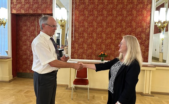 Freundin Silke Hüsing übergibt den Staffelstab an Freund Christian Köhler
